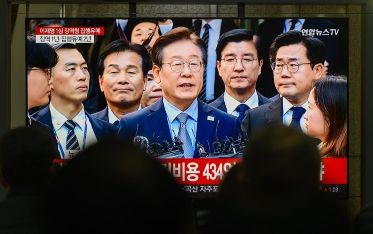 La oposición surcoreana amenaza con destituir a Yoon Suk Yeol