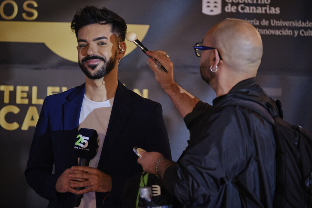 El presentador del programa 'Roscas y Cotufas' de La Radio Canaria  en la gala del 25 aniversario de Televisión Canaria
