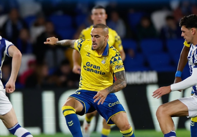 Sandro Ramírez en un lance del partido ante la Real Sociedad