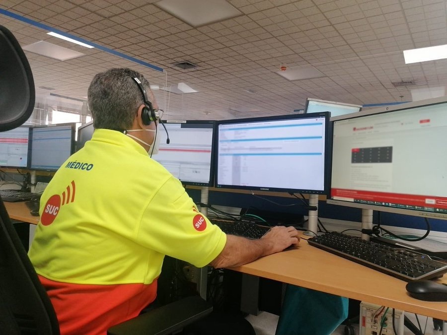 Efectivos del SUC valoraron y asistieron al afectado que tras considerar su estado grave, se le trasladó al HUC
