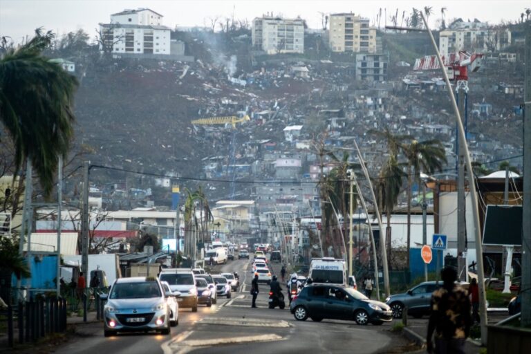 Evacuados 27 españoles de Mayotte
