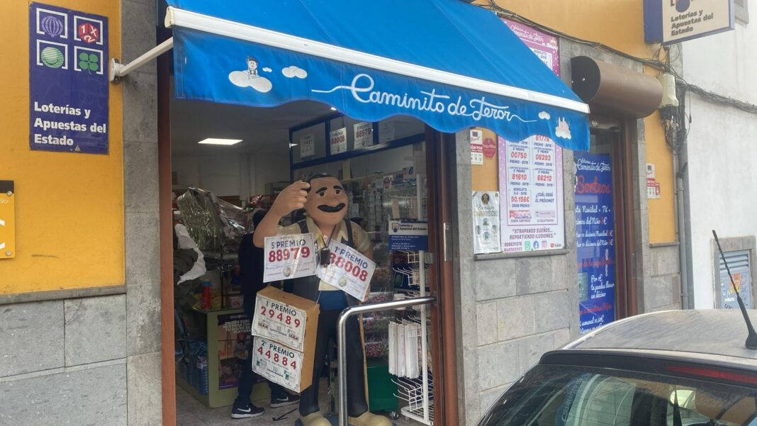 La administración de Lotería Caminito de Teror ha sido afortunada con algunos de los grandes premios de la Lotería de Navidad. Ha entregado El Gordo en varias ocasiones, segundos, terceros y quintos premios / RTVC