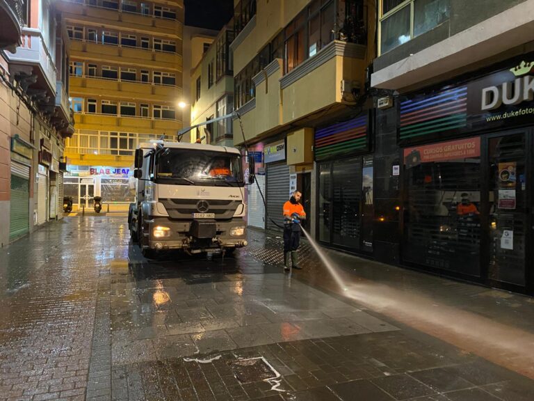 1.400 kilos de residuos se recogen tras la Nochebuena en Las Palmas de Gran Canaria