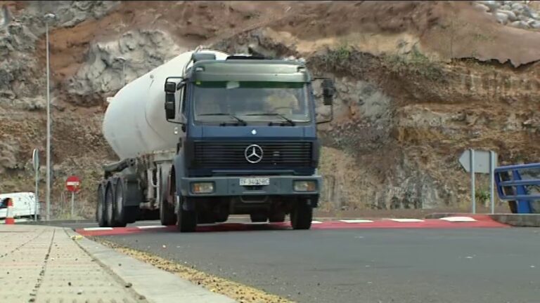 Transportistas se manifiestan este lunes en las capitales de las siete islas