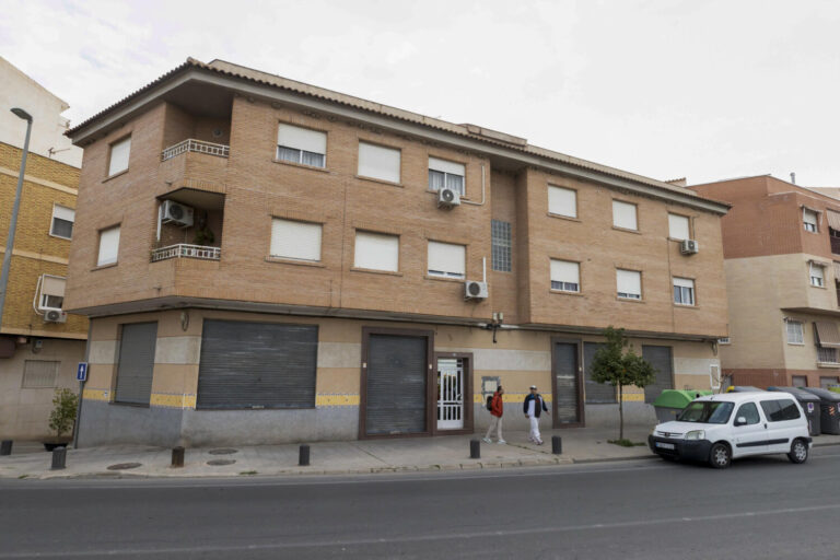 Asesinada una mujer al tratar de proteger a su hija de su expareja
