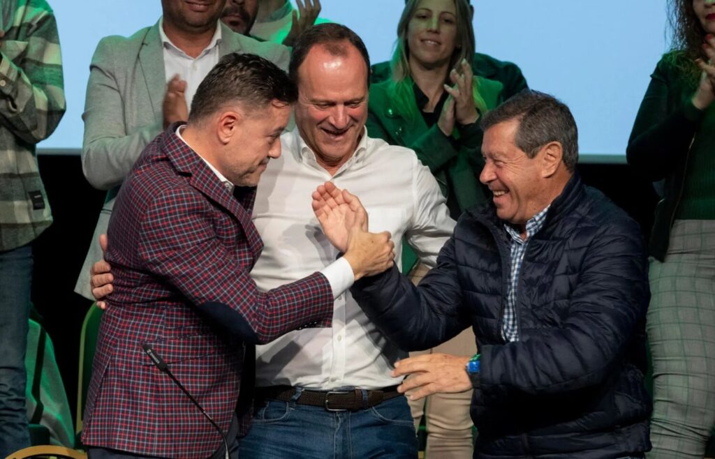 Los críticos de Nueva Canarias firman el protocolo de constitución de su nuevo partido