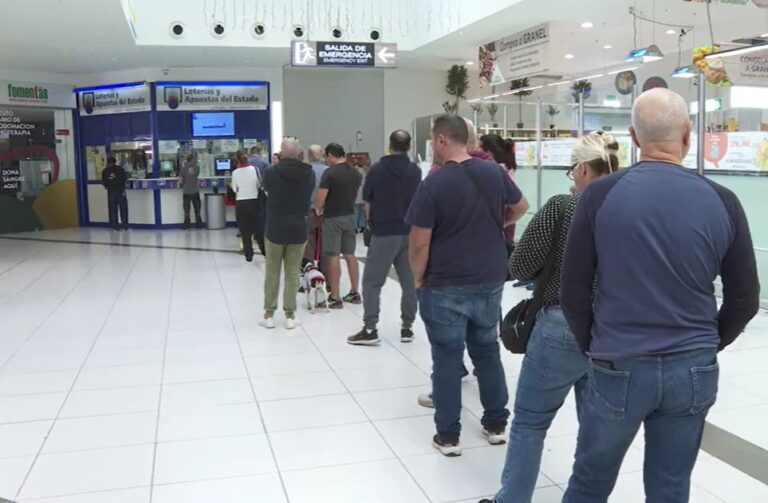 Canarias acude a comprar la Lotería del Niño