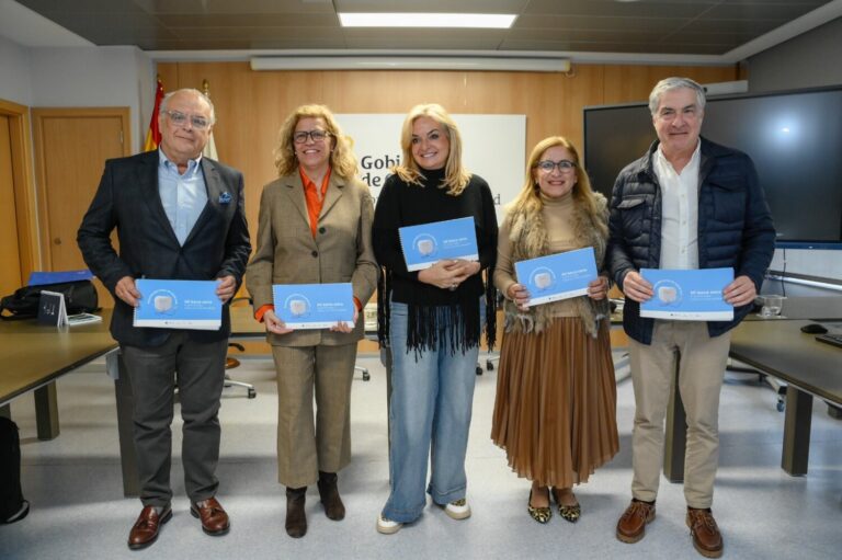 Sanidad presenta una guía para mantener una buena salud bucodental