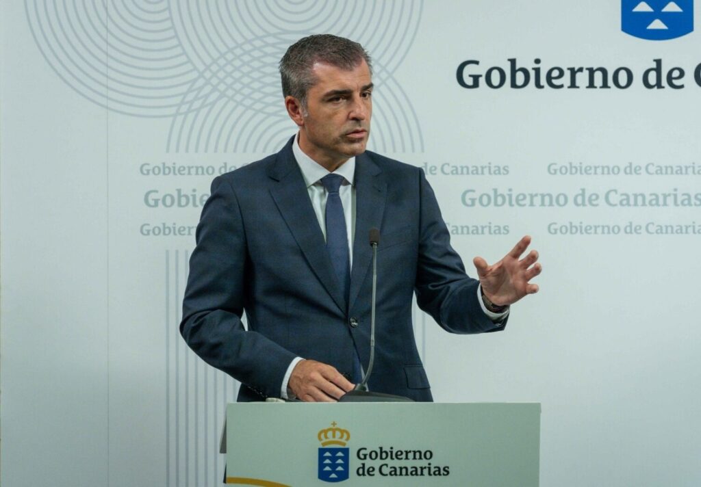 Domínguez (PP) avisa que los aranceles de Trump afectarán a Canarias, en especial al vino y queso