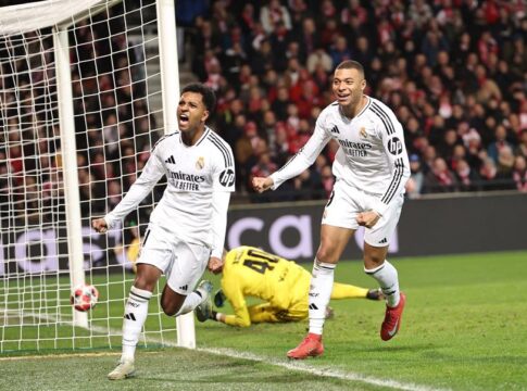 La repesca para acceder a los octavos de final de la 'Champions' ha deparado un enfrentamiento entre dos de los favoritos al título, el Real Madrid y el Manchester City