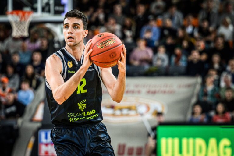 Carlos Alocén sufre una rotura de ligamento cruzado en la rodilla derecha