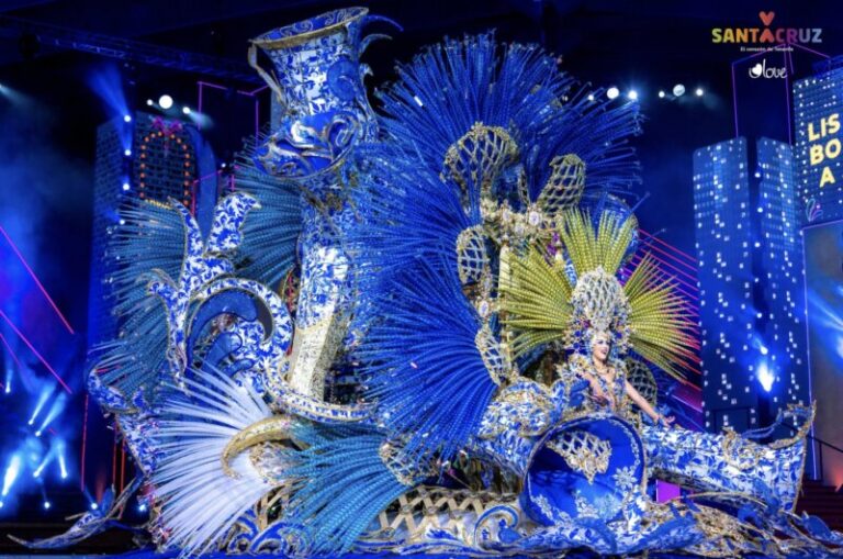 Inician los trabajos para el montaje del escenario del carnaval de Santa Cruz de Tenerife