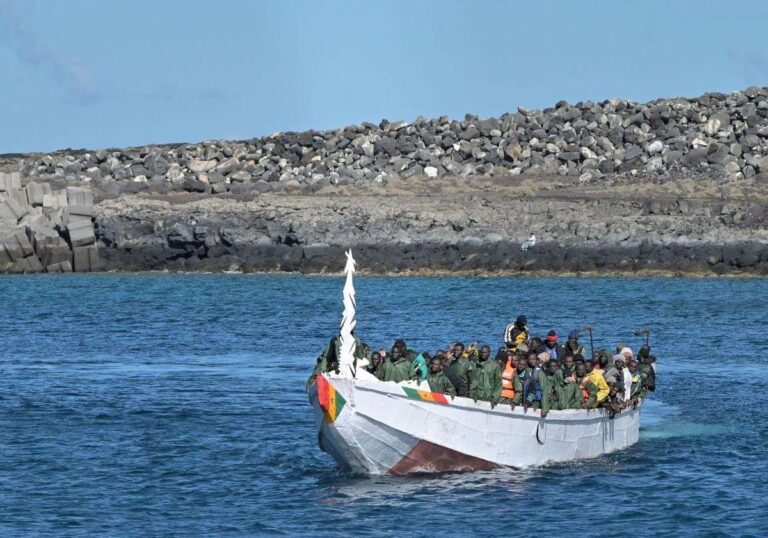 Llega un cayuco con 62 migrantes a El Hierro