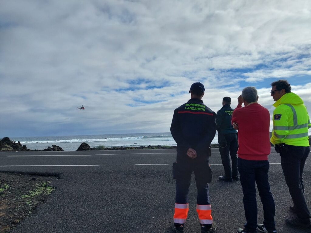 Continúa la búsqueda del hombre desaparecido en la costa de Lanzarote.