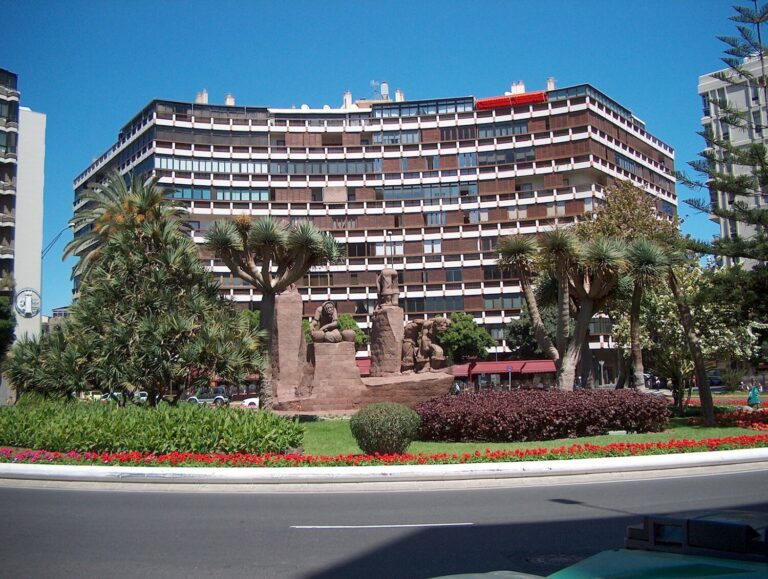 La rotura de una tubería en Las Palmas de Gran Canaria deja sin suministro a unas 15.000 viviendas
