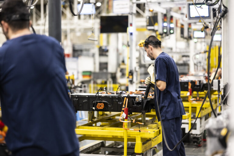 La producción industrial en Canarias sube un 3,7% en marzo