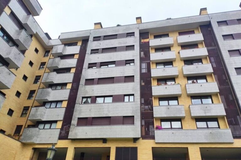 ¿Qué piso puede comprar una familia con su sueldo anual? En Canarias, de 14 a 16 metros cuadrados