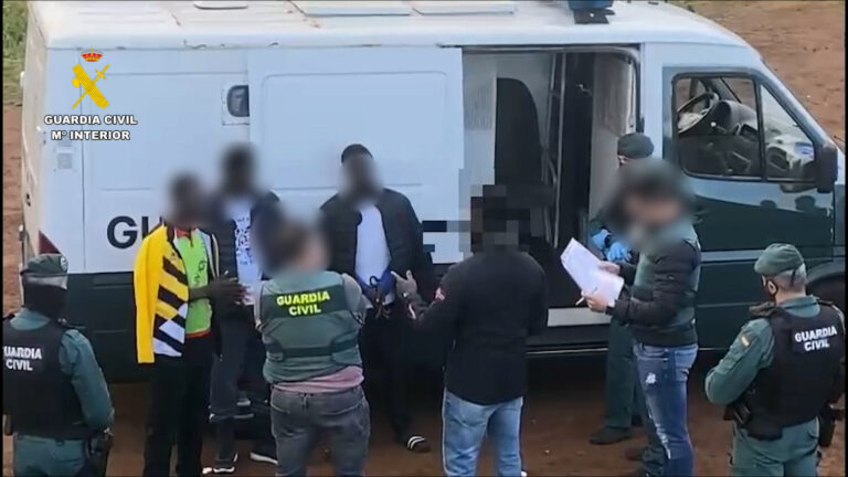 Detenidos los patrones del cayuco que llegó a El Hierro en el que fallecieron ocho personas