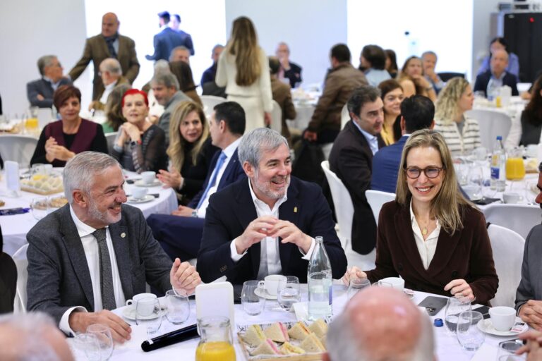 Clavijo destaca la conexión entre universidad, empresa y administración