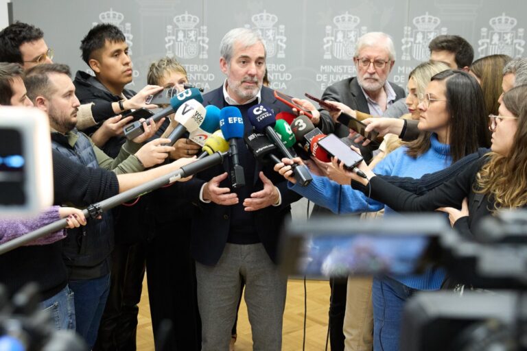 Clavijo celebra el acuerdo sobre la distribución de menores no acompañados