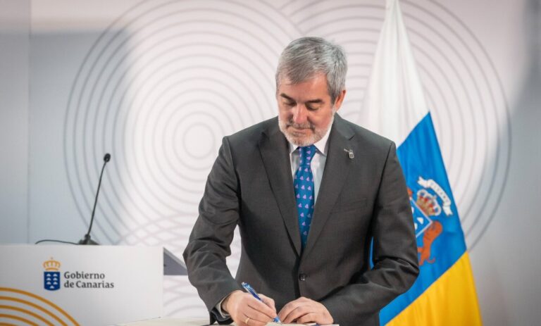 Clavijo ve positivo que Europa le diga a España que debe resolver la situación de los menores migrantes