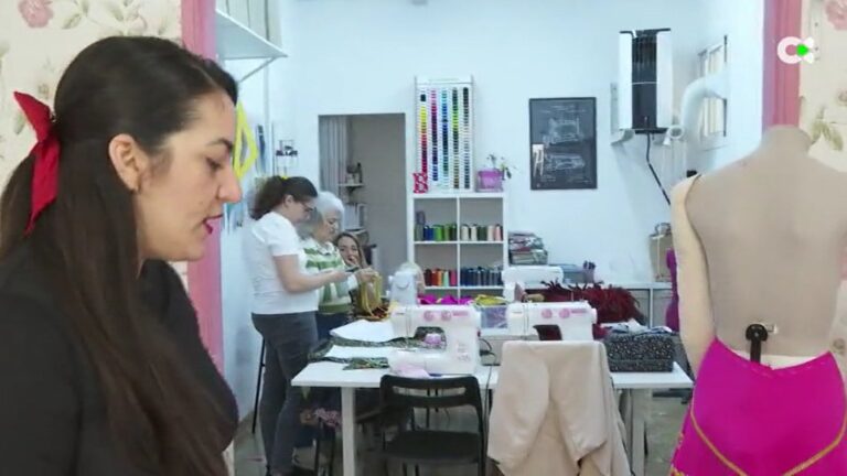 Trabajo intenso en los talleres de costura con los disfraces de carnaval