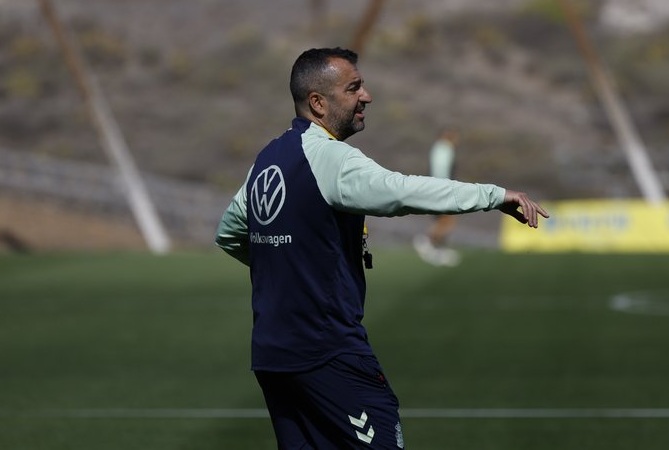 Diego Martínez, preocupado por la baja temperatura en Valladolid. Imagen: Diego Martínez en un entrenamiento de la UD Las Palmas.