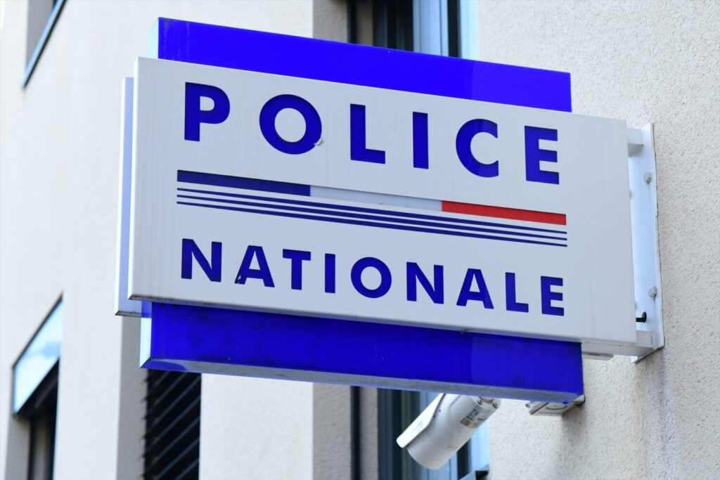 Ataque con arma blanca en Francia. (ARCHIVO) 3 de febrero de 2025, Saint Etienne, Loira, Francia: Se ve un cartel de la Policía Nacional en la ciudad. Europa Press/Contacto/Romain Doucelin.