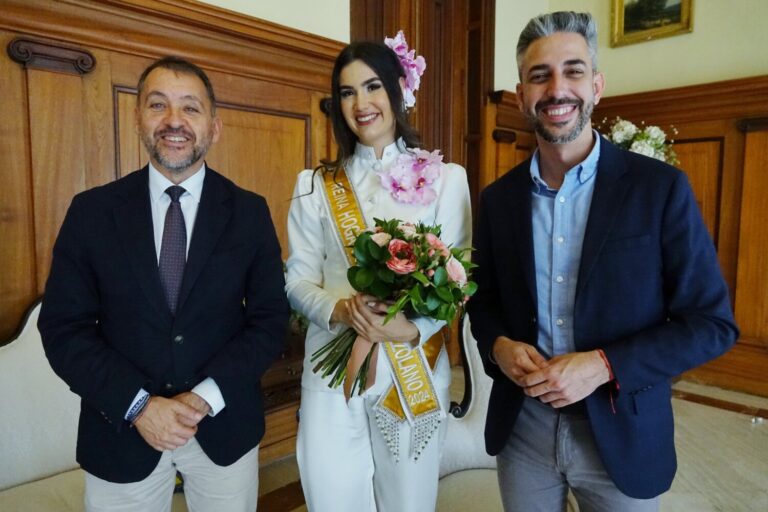 La reina del Carnaval del Hogar Venezolano visita Tenerife