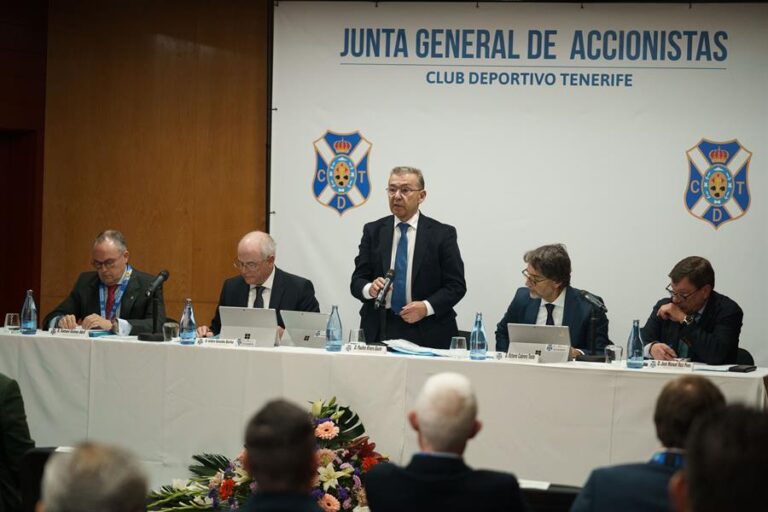 Paulino Rivero y Sandro Arrufat dimiten en la Junta General de Accionistas del CD Tenerife