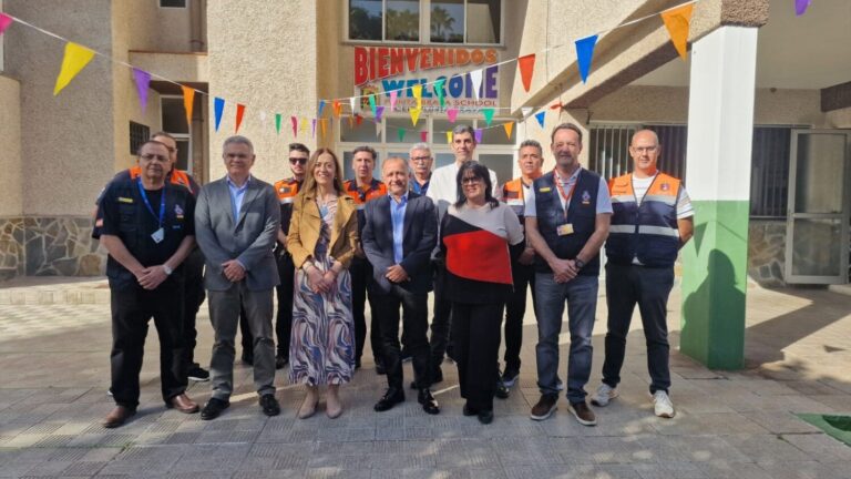 Protección Civil visita el CEIP Punta Brava, en Tenerife