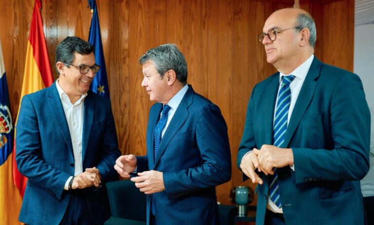 Transportes anuncia un protocolo para mejorar la movilidad entre Gran Canaria y Tenerife