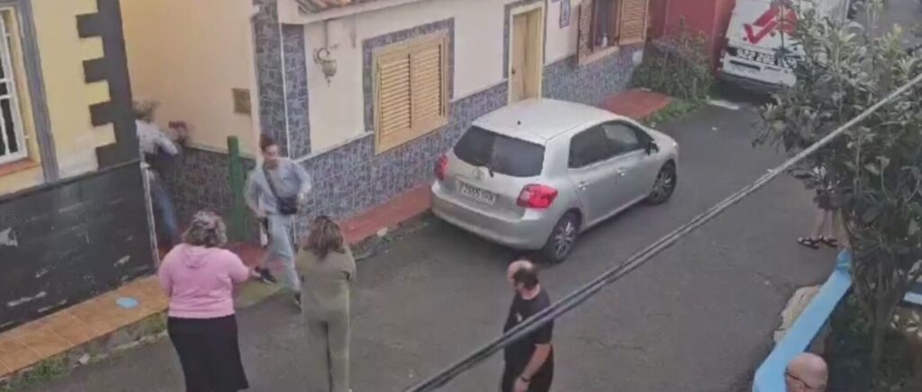 Varios vecinos del barrio de San Juan, en Tacoronte, expulsan de una vivienda a tres jóvenes que se metieron ilegalmente en el inmueble