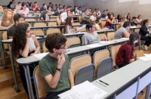 La IA sirve de apoyo a los estudiantes que se preparan la PAU, en Canarias más de 11.000 se presentarán el próximo 4 de junio a los exámenes