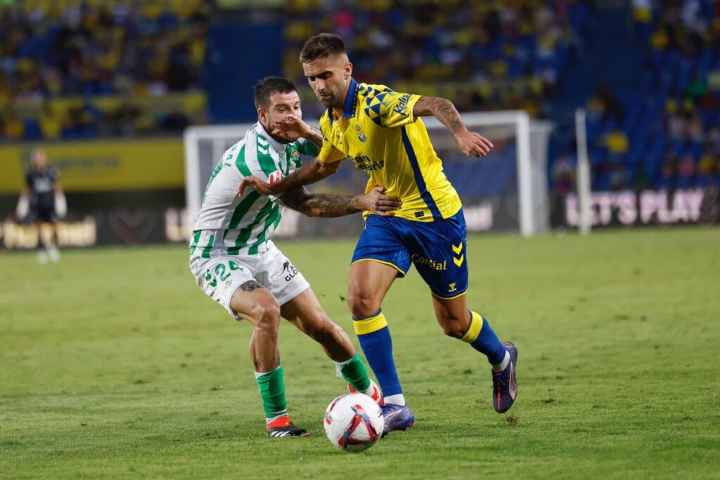 Pejiño durante un partido con la camiseta de la UD Las Palmas durante esta temporada