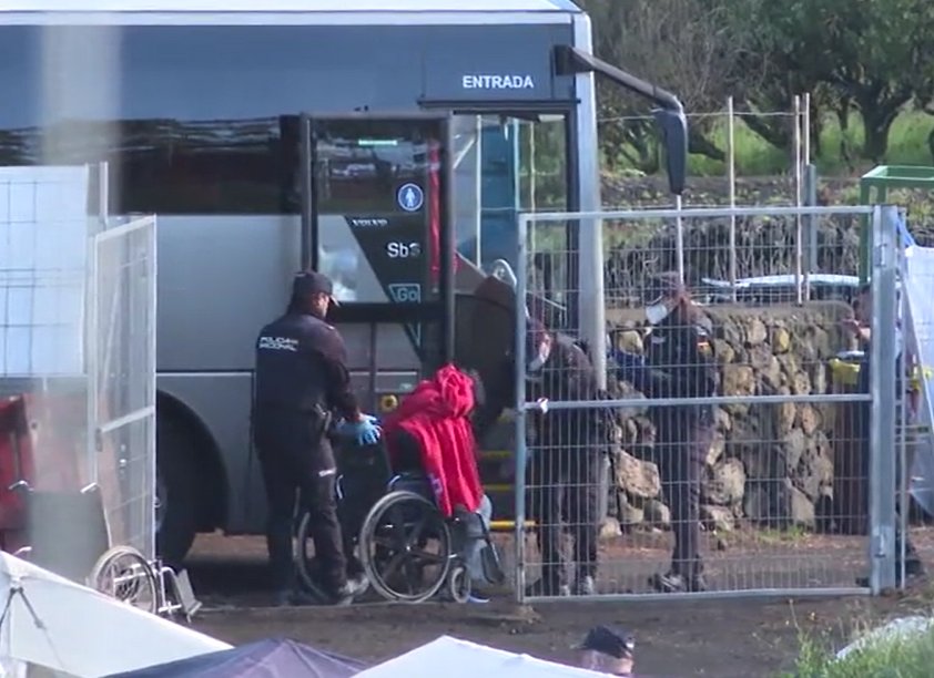 20 menores migrantes saldrán esta semana de Canarias