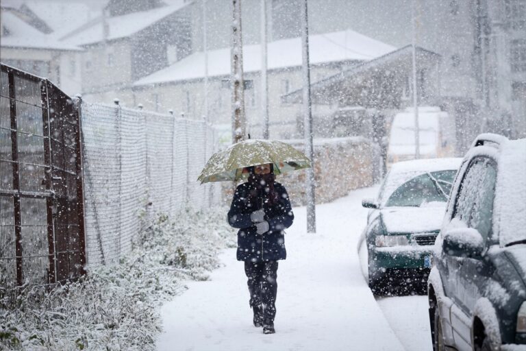 La borrasca Konrad deja avisos por lluvia, oleaje y nieve en media España