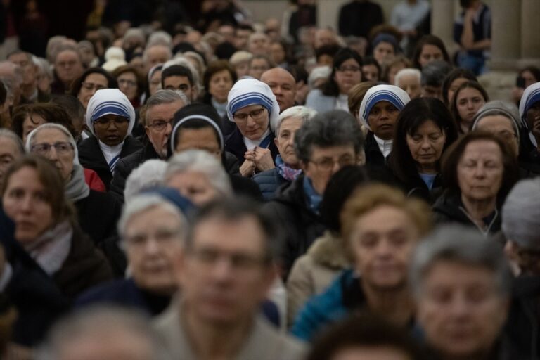 El papa Francisco pasa una noche tranquila tras sufrir una crisis respiratoria