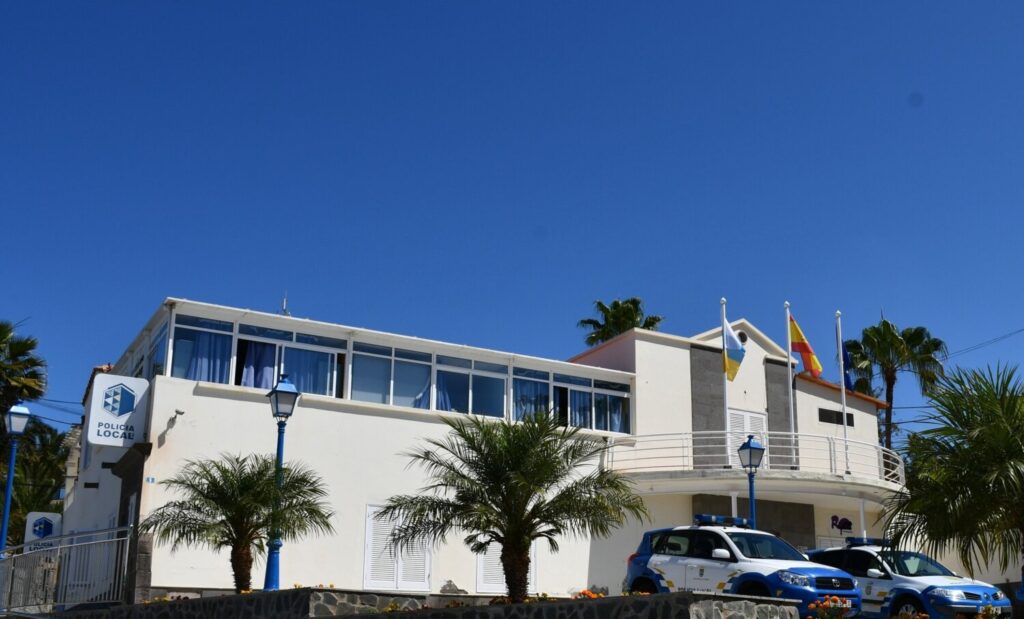 Detenido por vender droga en Puerto Rico. Fachada comisaría Policía Local de Mogán en Arguineguín/ Ayuntamiento de Mogán.