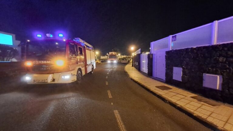 Una explosión ocasiona un incendio en Puerto del Carmen