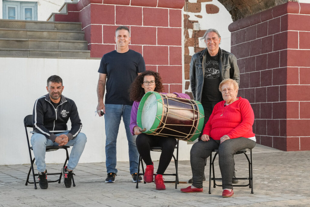 De izq. a dcha. Rayco Padrón Montero, Orlando Quintero Padrón, Yurena Quintero Padrón, José Manuel Ramos y Lucrecia Cabrera Morales "Quesa", en El Pinar.