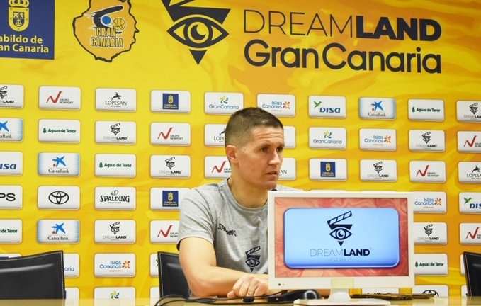 Jaka Lakovic en la rueda de prensa previa al partido ante el Básket Girona. Imagen: Dreamland Gran Canaria