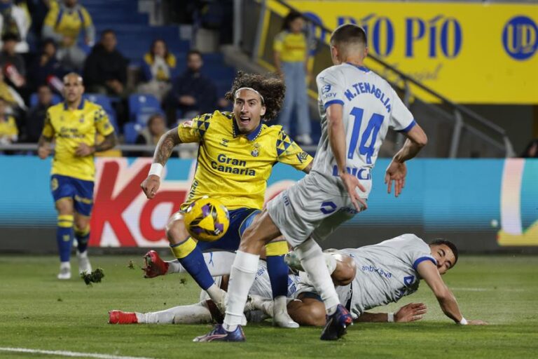 2-2 | La UD Las Palmas empata en el descuento un partido que parecía perdido ante el Alavés