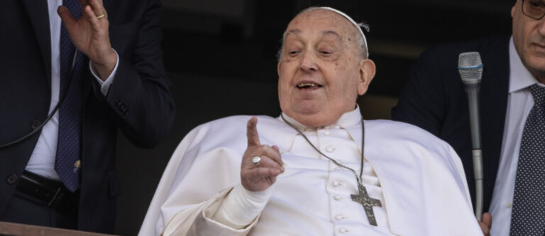 El papa Francisco recibe el alta tras 37 días ingresado