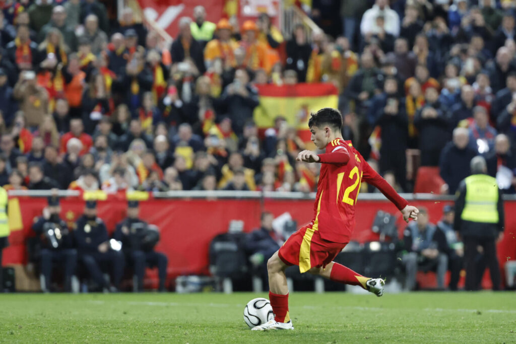 3-3 (5-4). Unai Simón y Pedri llevan a España a la fase final en los penaltis