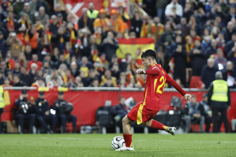 3-3 (5-4). Unai Simón y Pedri llevan a España a la fase final en los penaltis