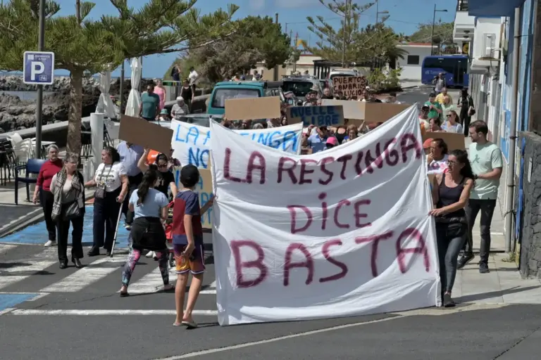 Protesta en La Restinga contra la gestión de la crisis migratoria