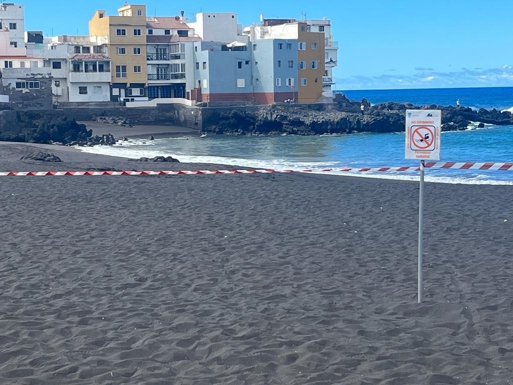 Playa Grande de Playa Jardín, en Puerto de la Cruz, cerrada al baño (imagen de archivo)