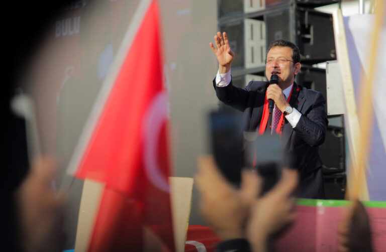 La Policía turca se incauta de miles de euros en el marco de la investigación contra el alcalde de Estambul