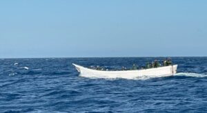 El cayuco rescatado en Mauritania se dirigía probablemente a Canarias. Fue rescatado por la guardia costera mauritana